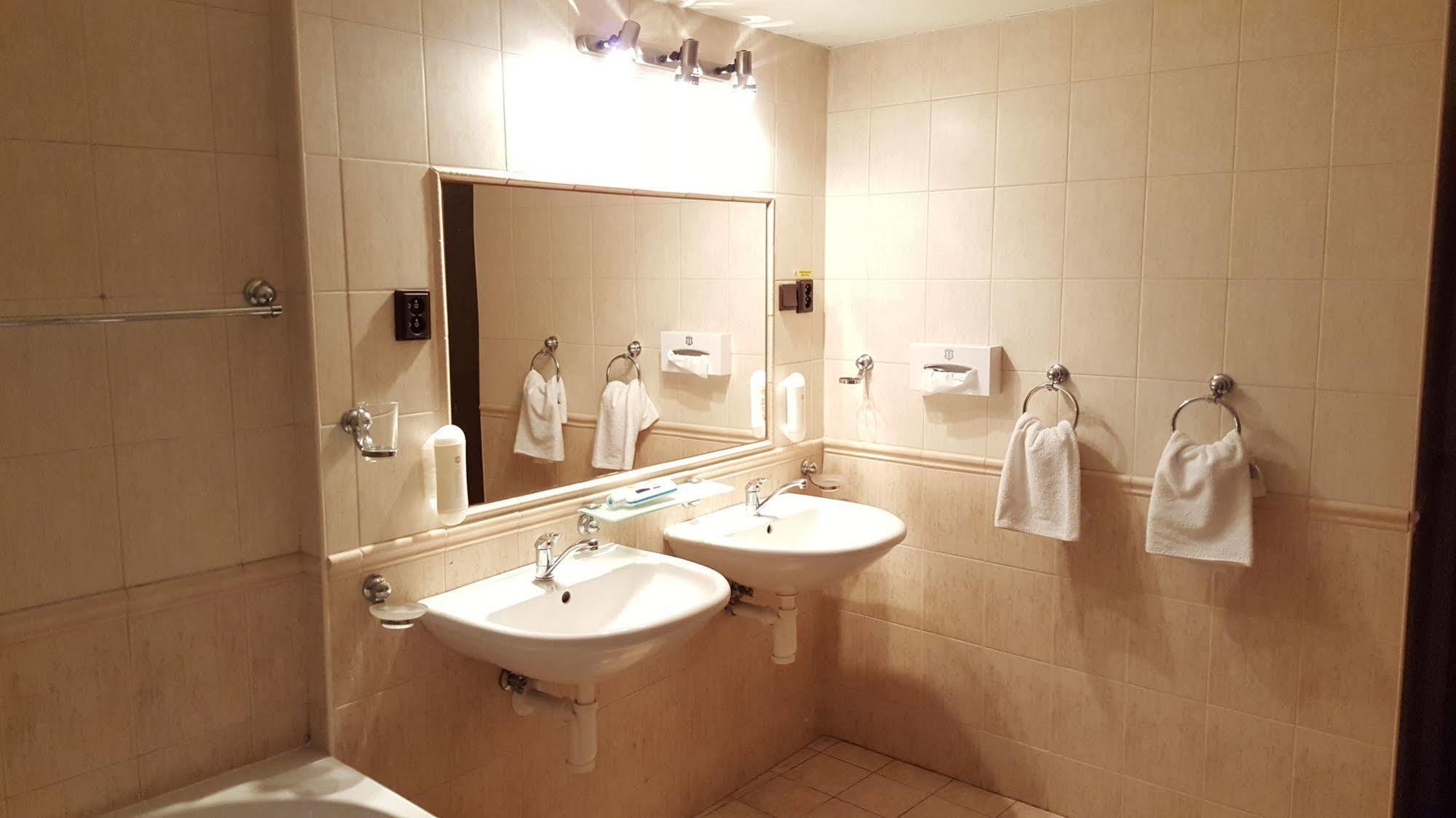 Hotel Carpatia บราติสลาวา ภายนอก รูปภาพ